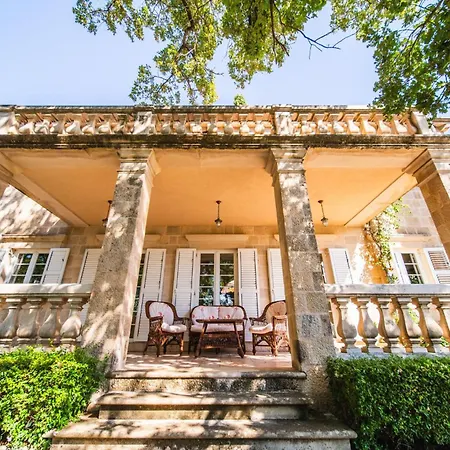 Garden Oasis Pool Villa *