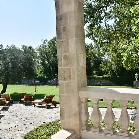 Garden Oasis Pool Čilipi