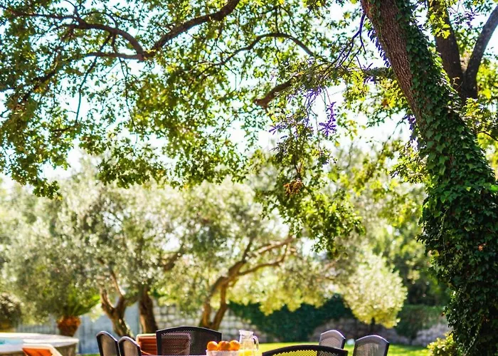 Villa Garden Oasis Pool Čilipi