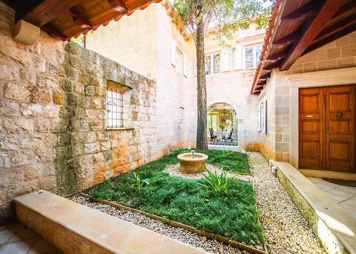 Villa Garden Oasis Pool Čilipi