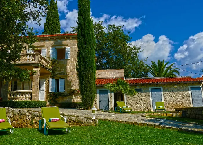 Villa Garden Oasis Pool Čilipi