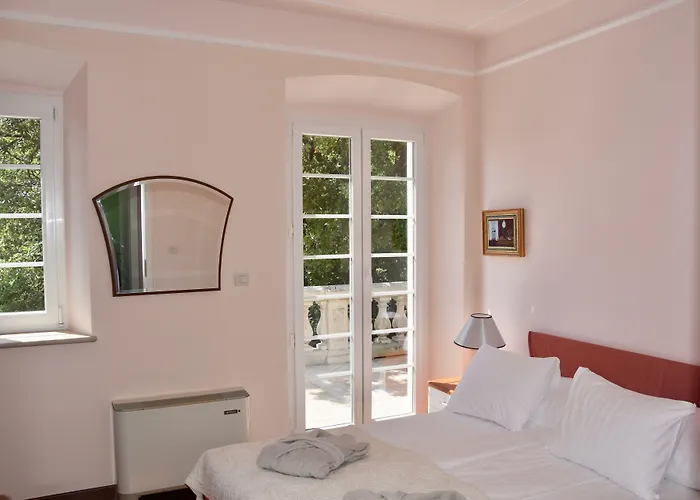 Garden Oasis Pool Villa *