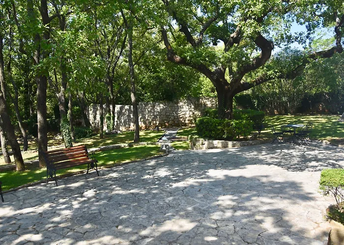 Garden Oasis Pool Villa *