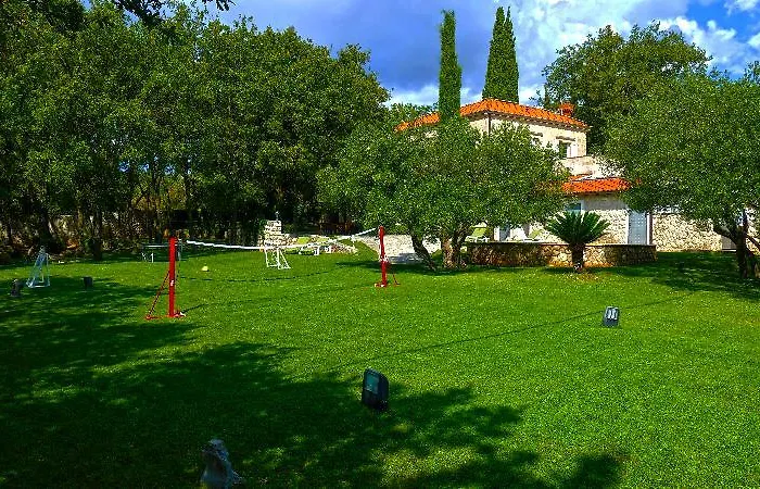 Garden Oasis Pool Čilipi