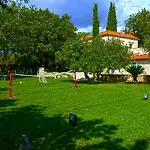 Garden Oasis Pool Čilipi
