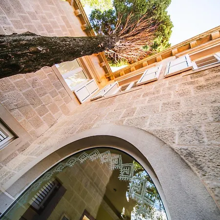 Garden Oasis Pool Villa *