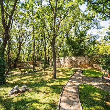 Garden Oasis Pool Villa Čilipi