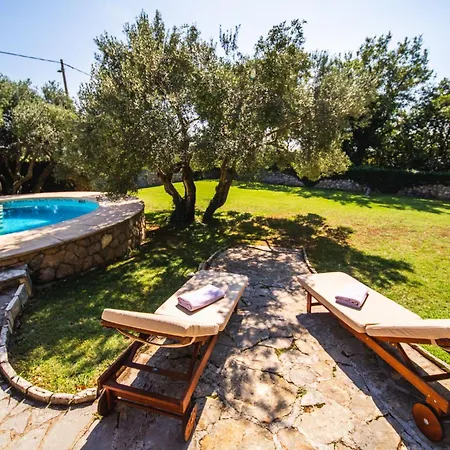 Garden Oasis Pool *
