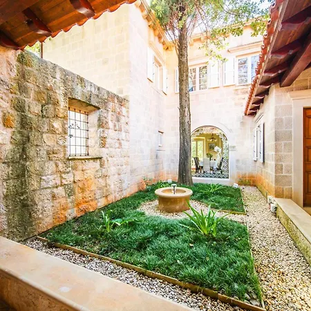 Villa Garden Oasis Pool Čilipi