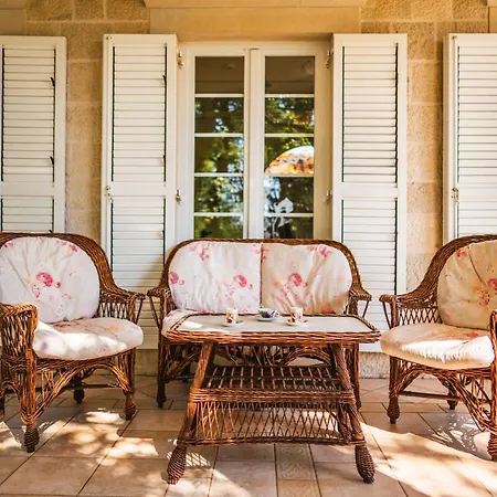 Garden Oasis Pool Villa Čilipi