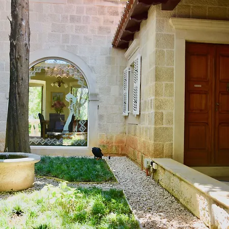 Villa Garden Oasis Pool