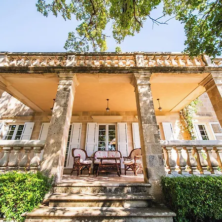 Villa Garden Oasis Pool Čilipi