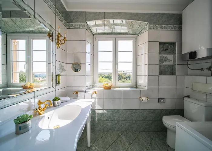 Garden Oasis Pool Villa Čilipi