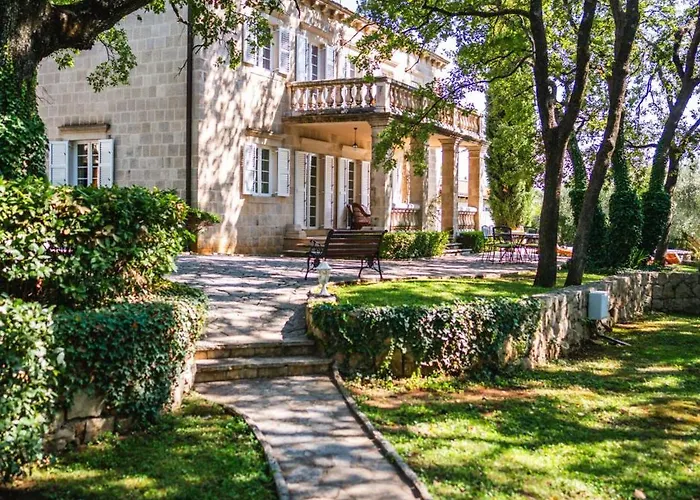 Garden Oasis Pool Villa Čilipi