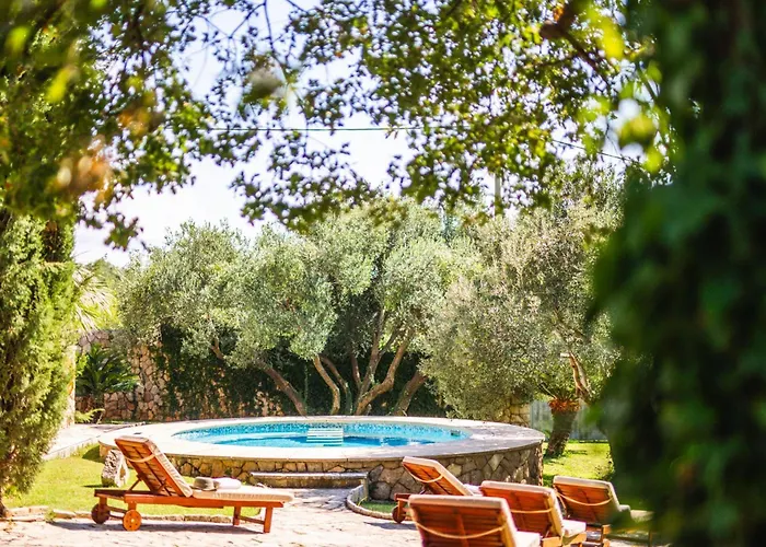 Garden Oasis Pool Čilipi