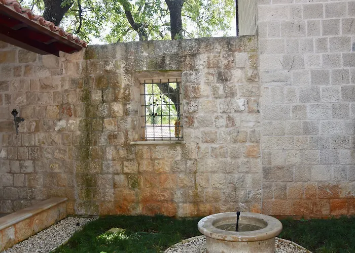 Villa Garden Oasis Pool