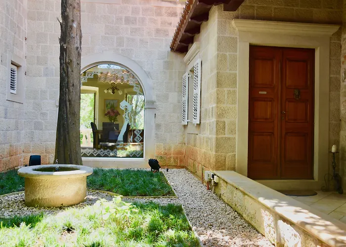 Villa Garden Oasis Pool