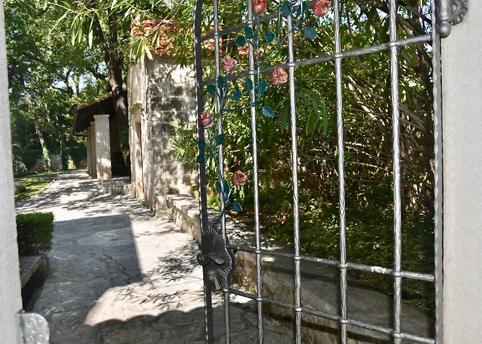 Garden Oasis Pool Villa Cilipi