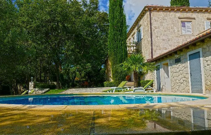 Garden Oasis Pool * Čilipi